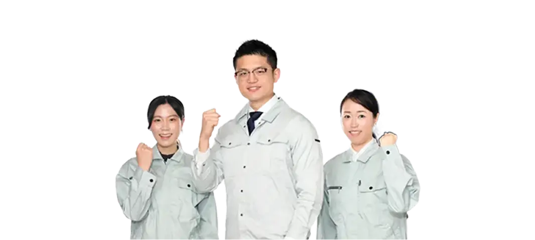 ３名のスタッフがガッツポーズをしている写真