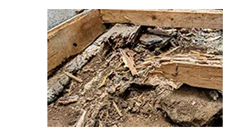 ボロボロの木材